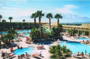 Гостиница Desert Hot Springs Spa Hotel  Дезерт Хот Спрингс